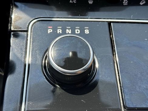 Used 2019 Land Rover Range Rover Velar R-Dynamic SE AWD/4WD image 15
