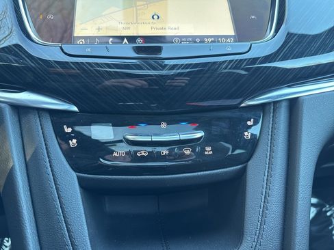 Used 2023 Cadillac XT6 Premium Luxury image 28