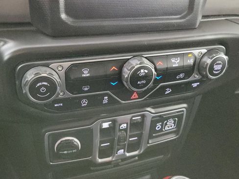 Used 2018 Jeep Wrangler Unlimited Sport S AWD/4WD image 28
