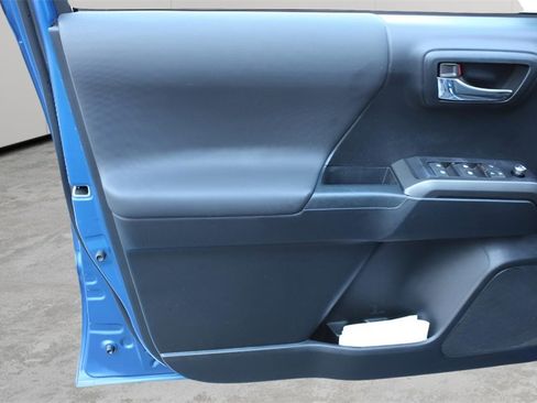 Certified 2018 Toyota Tacoma TRD Sport image 18