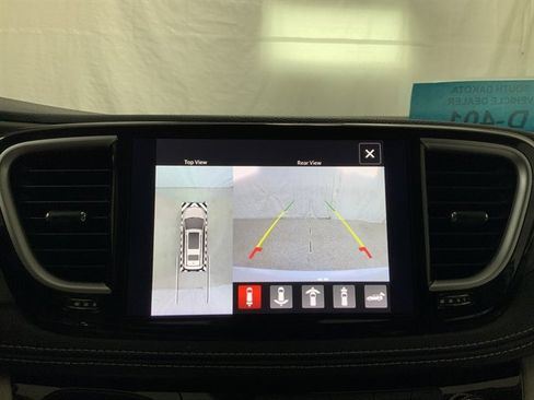 Used 2024 Chrysler Pacifica Touring-L image 33