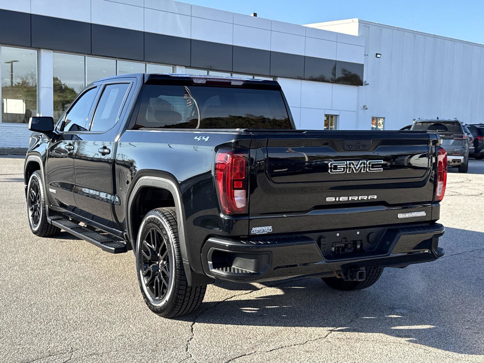 Used 2022 GMC Sierra 1500 Elevation w/ LPO, Elevation Black Package AWD/4WD image 5