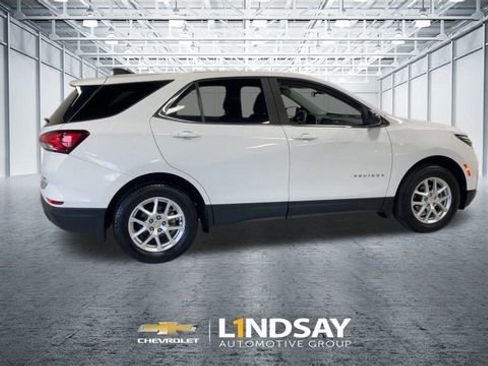 Used 2022 Chevrolet Equinox LT image 2