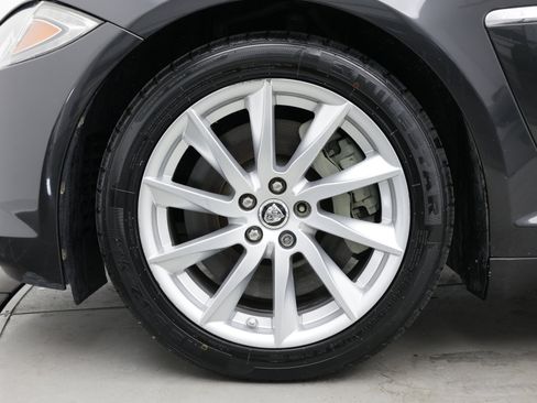 Used 2013 Jaguar XF RWD image 12