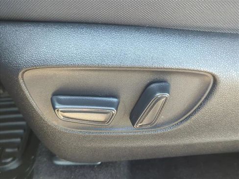 Used 2023 Toyota Highlander L FWD image 10