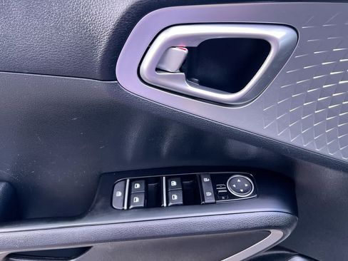 Certified 2023 Kia Soul LX FWD image 13
