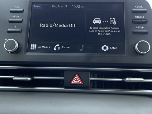 Used 2023 Hyundai Elantra SE FWD image 17