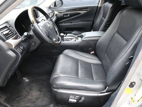 Used 2013 Lexus LS 460 L w/ Ultra Luxury Pkg RWD image 21