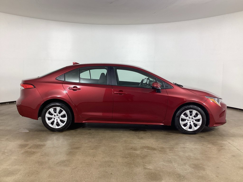 Used 2025 Toyota Corolla LE FWD image 4