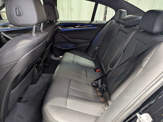 Used 2023 BMW 530i w/ Convenience Package RWD image 9