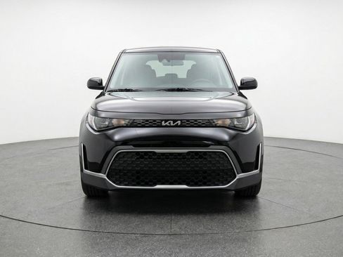 Used 2025 Kia Soul LX w/ LX Technology Package FWD image 2