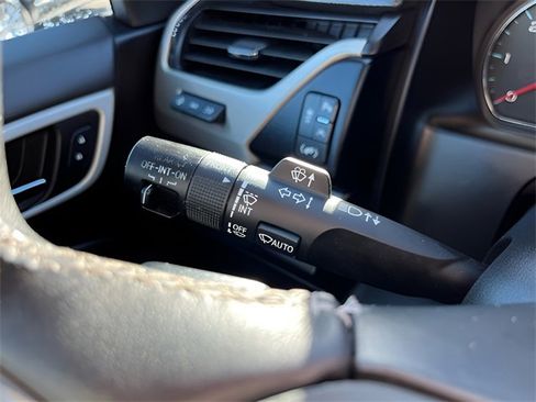 Used 2019 GMC Yukon XL Denali image 18