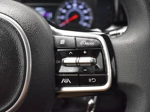 Used 2023 Kia Sorento LX FWD image 23