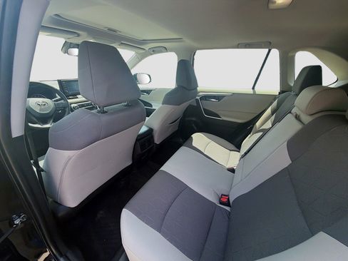 Used 2022 Toyota RAV4 XLE w/ Convenience Package FWD image 21