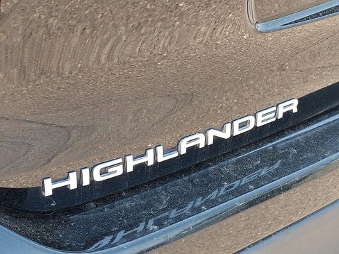 Used 2021 Toyota Highlander XLE AWD/4WD image 31