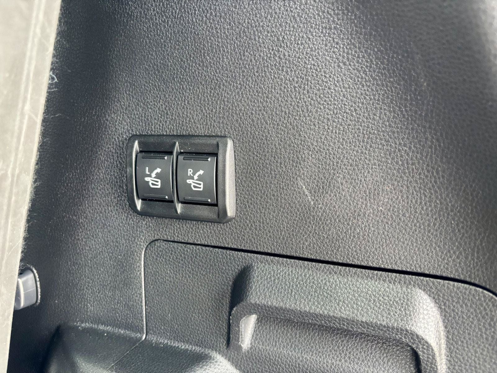 Used 2023 Toyota Sequoia Platinum AWD/4WD image 18