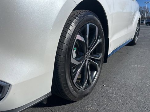 Used 2025 Toyota Sienna Platinum image 12