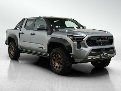 Used 2024 Toyota Tacoma Trailhunter image 9