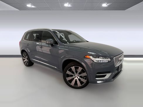 Used 2023 Volvo XC90 B6 Ultimate w/ Lounge Package image 6