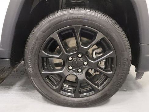 Certified 2023 Jeep Compass Latitude w/ Sun and Sound Group AWD/4WD image 30