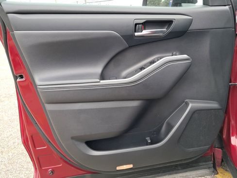 Used 2022 Toyota Highlander XSE image 9