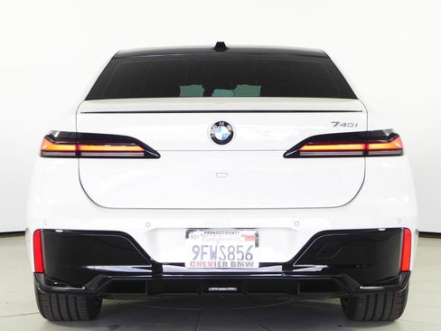 Used 2023 BMW 740i w/ Parking Assistance Package RWD image 8