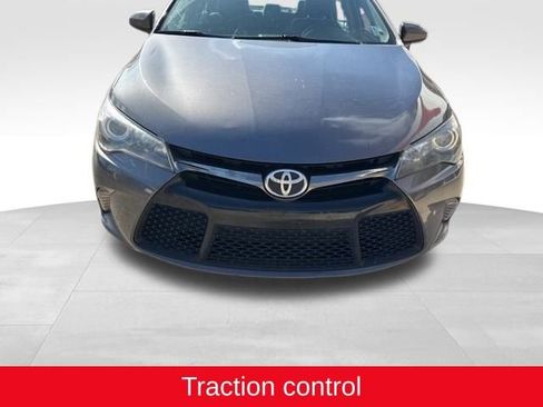 Used 2017 Toyota Camry SE image 2