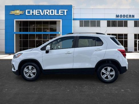 Used 2021 Chevrolet Trax LT w/ Driver Confidence Package FWD image 2