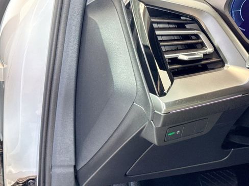 Used 2025 Audi Q4 e-tron Premium Plus image 10