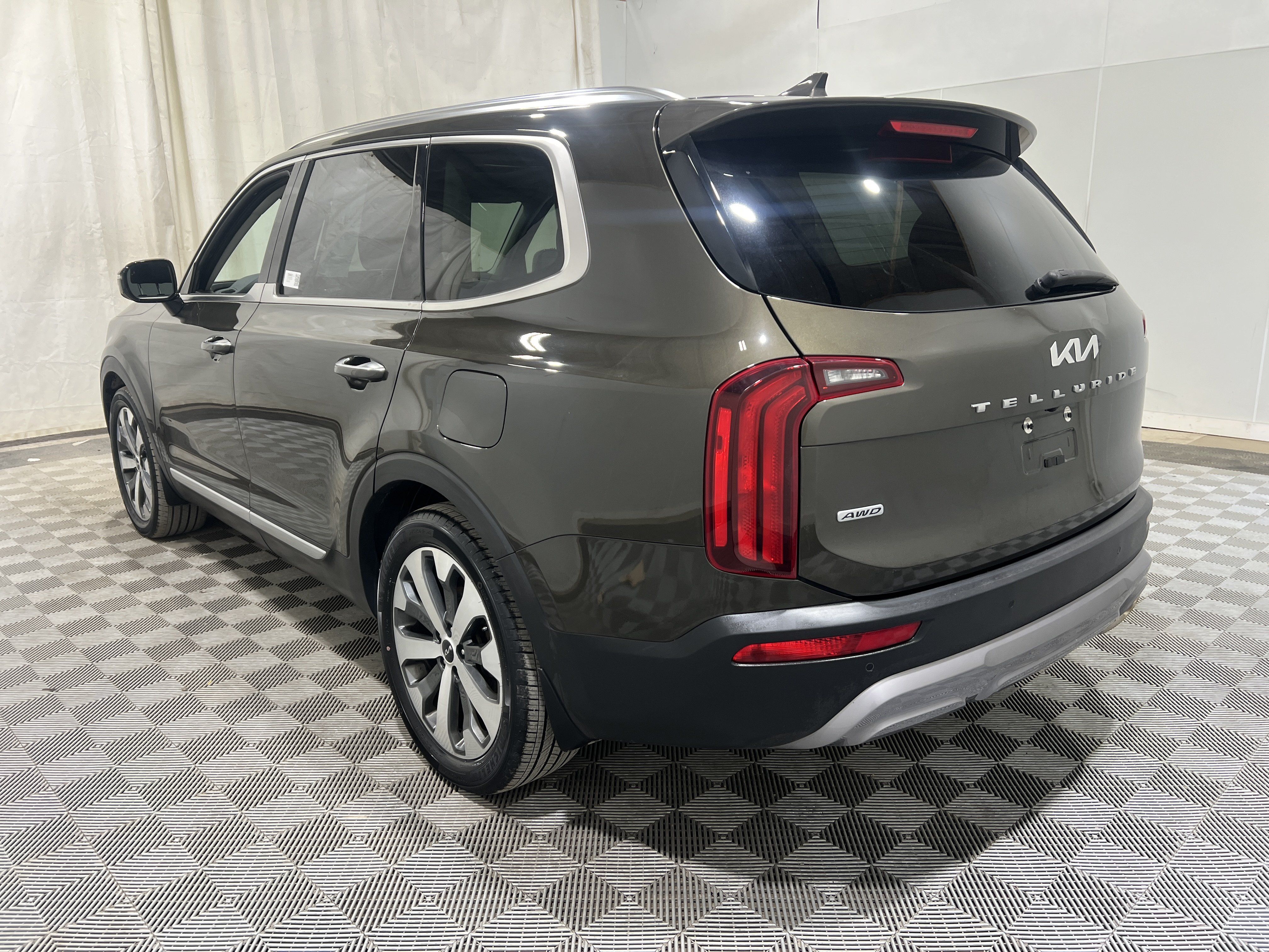 Used 2022 Kia Telluride SX AWD/4WD image 2
