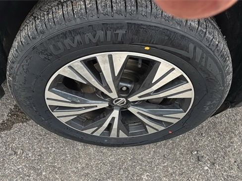 Used 2021 Nissan Rogue SV image 24