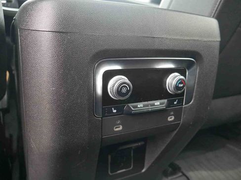 Used 2024 GMC Yukon XL AT4 w/ Technology Package AWD/4WD image 17