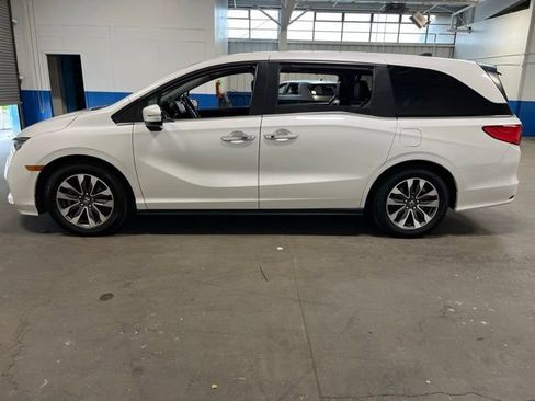 Used 2023 Honda Odyssey EX-L image 6