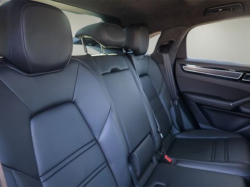 Used 2023 Porsche Cayenne GTS image 22