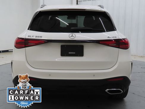 Used 2025 Mercedes-Benz GLC 300 4MATIC w/ AMG Line image 4
