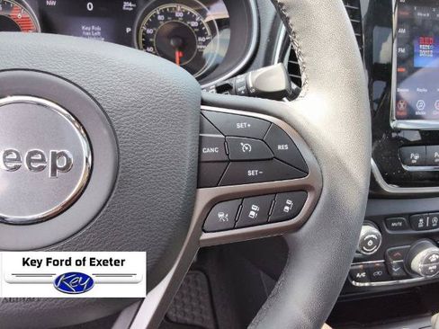 Used 2022 Jeep Cherokee Limited AWD/4WD image 27