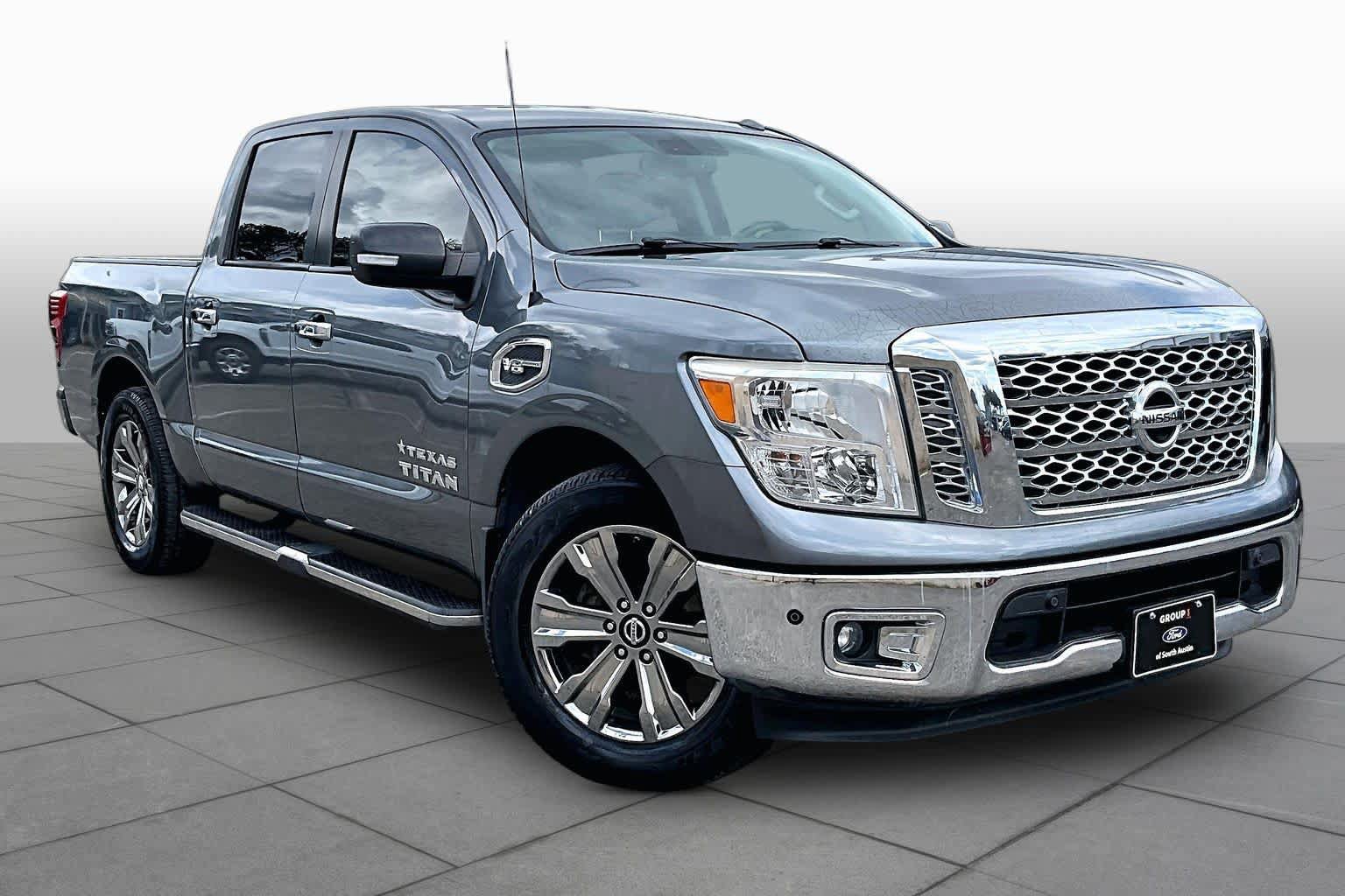 Used 2017 Nissan Titan SV RWD image 3