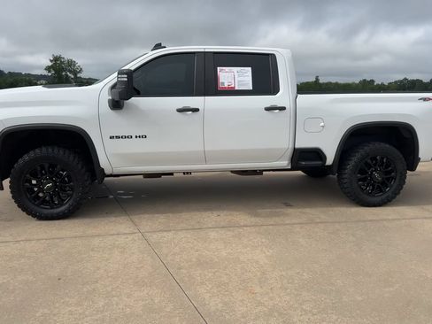 Used 2023 Chevrolet Silverado 2500 Custom w/ Custom Convenience Package AWD/4WD image 6