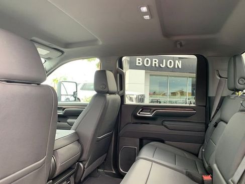 Used 2025 GMC Sierra 2500 SLT image 12