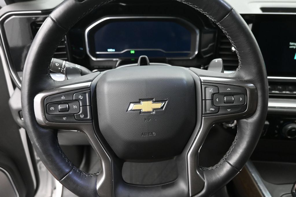 Used 2024 Chevrolet Silverado 1500 High Country w/ High Country Premium Package AWD/4WD image 16