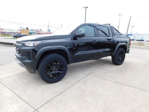 New 2025 Chevrolet Colorado Trail Boss w/ Midnight Edition AWD/4WD image 10