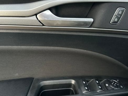 Used 2019 Ford Fusion SE image 15