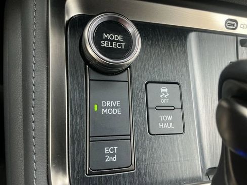 Used 2024 Lexus GX 550 w/ Accessory Package (Z1) AWD/4WD image 25