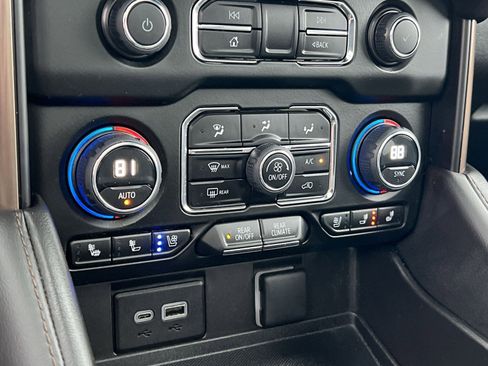 Used 2023 Chevrolet Suburban High Country image 21