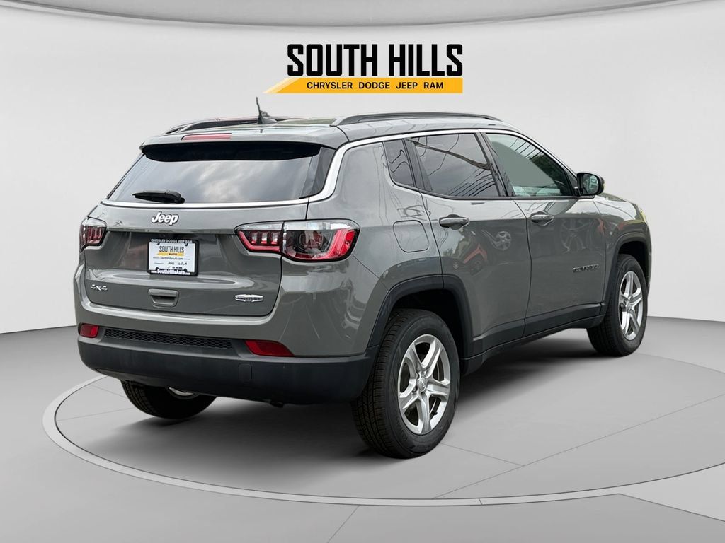 Used 2023 Jeep Compass Latitude AWD/4WD image 5
