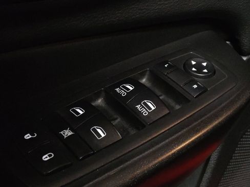 Used 2019 Jeep Cherokee Trailhawk image 27