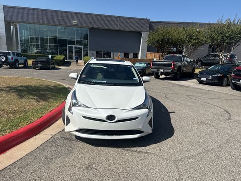 Used 2016 Toyota Prius Four w/ Advanced Technology Package FWD image 2
