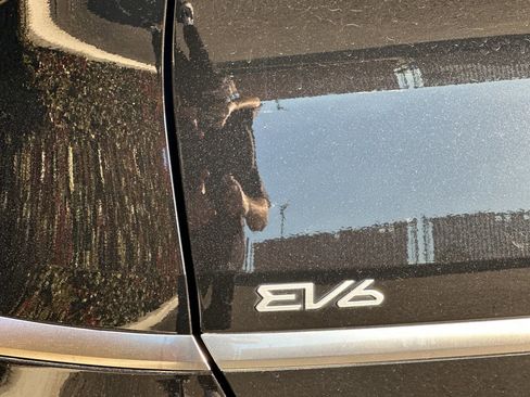 Used 2024 Kia EV6 Wind image 32