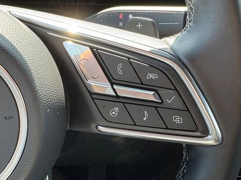 Certified 2025 Buick Enclave Preferred FWD image 19