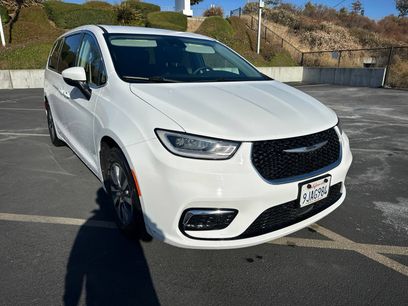 Used 2023 Chrysler Pacifica Touring-L